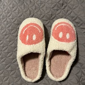 Happy face slippers!! Haven’t used at all 💗